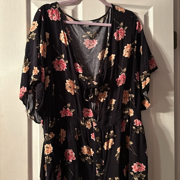 AE Romper 🩷 - Picture 2 of 9